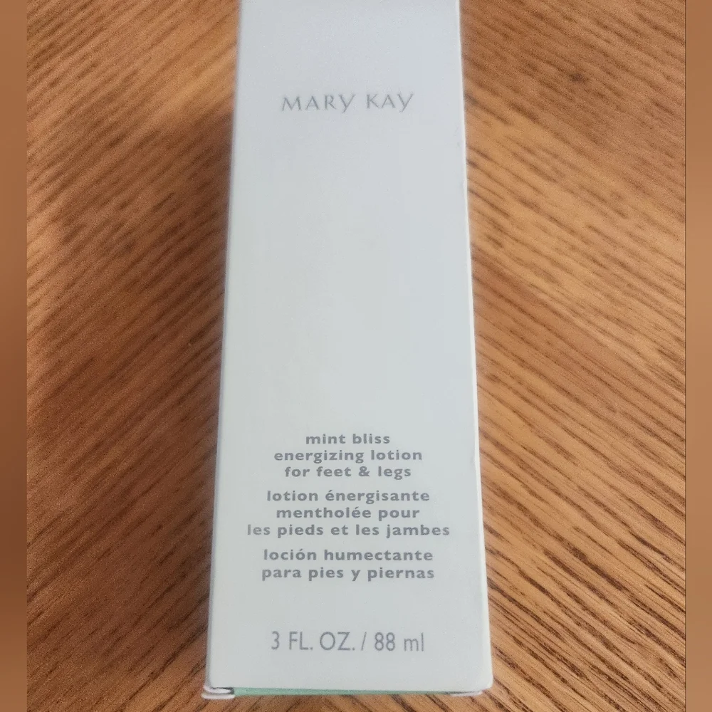 New Mary Kay Mint Bliss Energizing Lotion for Feet and Legs